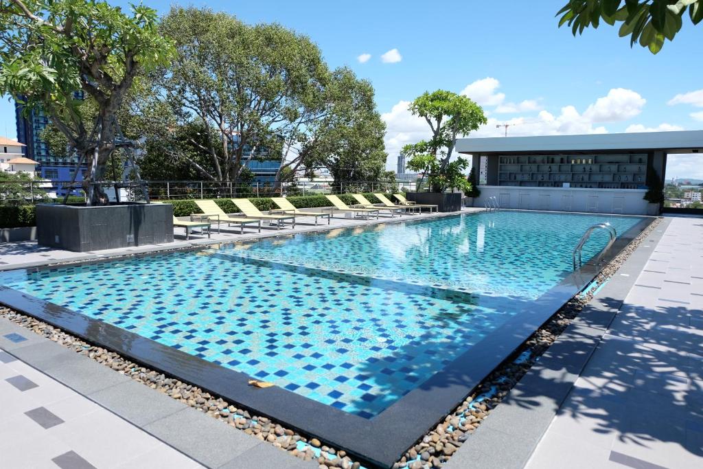 Season Five Hotel - Resim 1