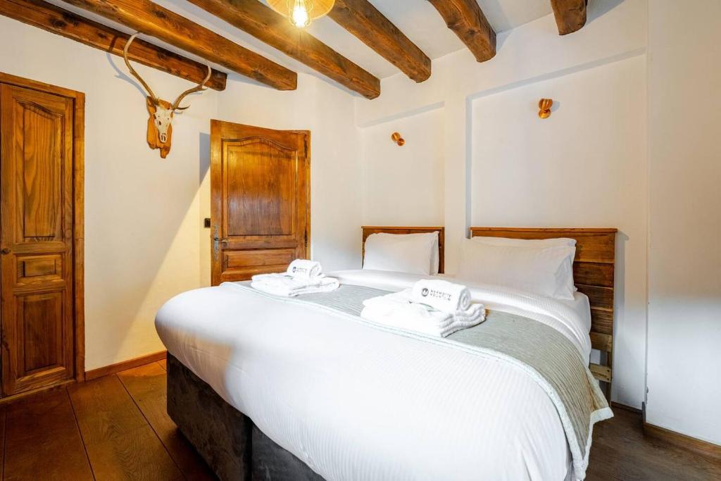 Postel nebo postele na pokoji v ubytování Marmotte Mountain Manor