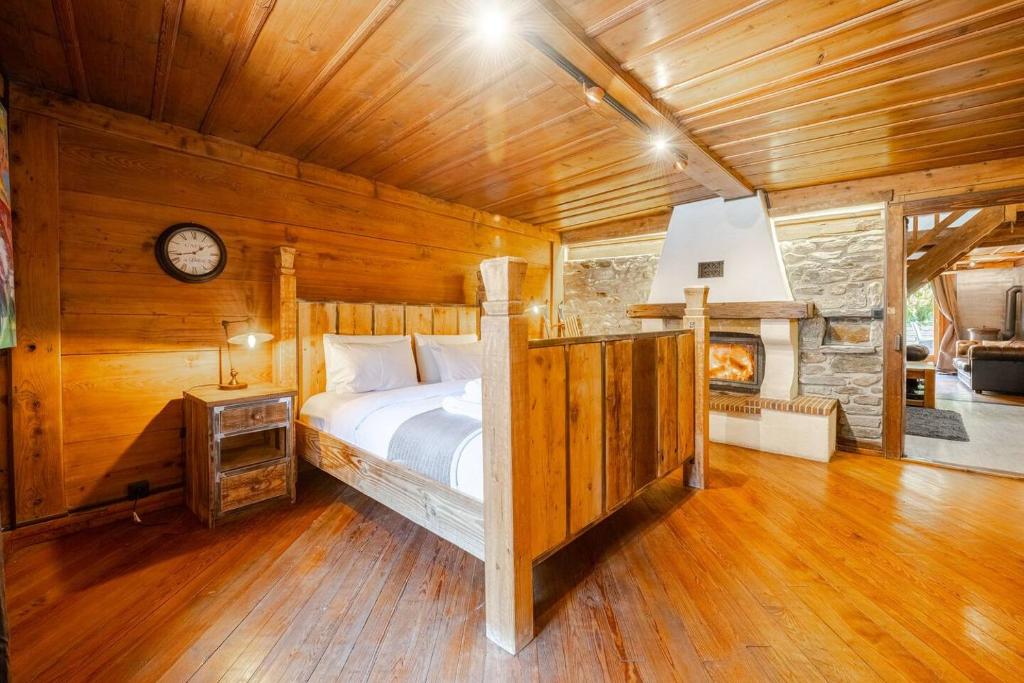 Postel nebo postele na pokoji v ubytování Marmotte Mountain Manor