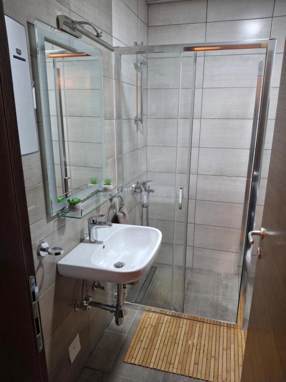 Koupelna v ubytování Apartmani Marjanovic Akva park Jagodina