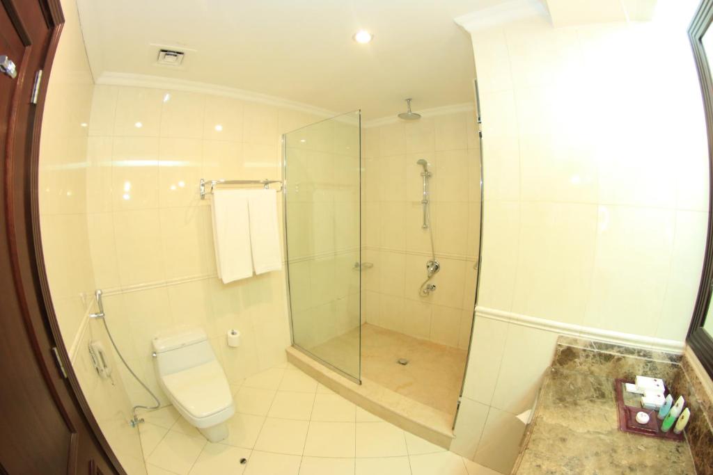 Koupelna v ubytování Grand Regal Hotel