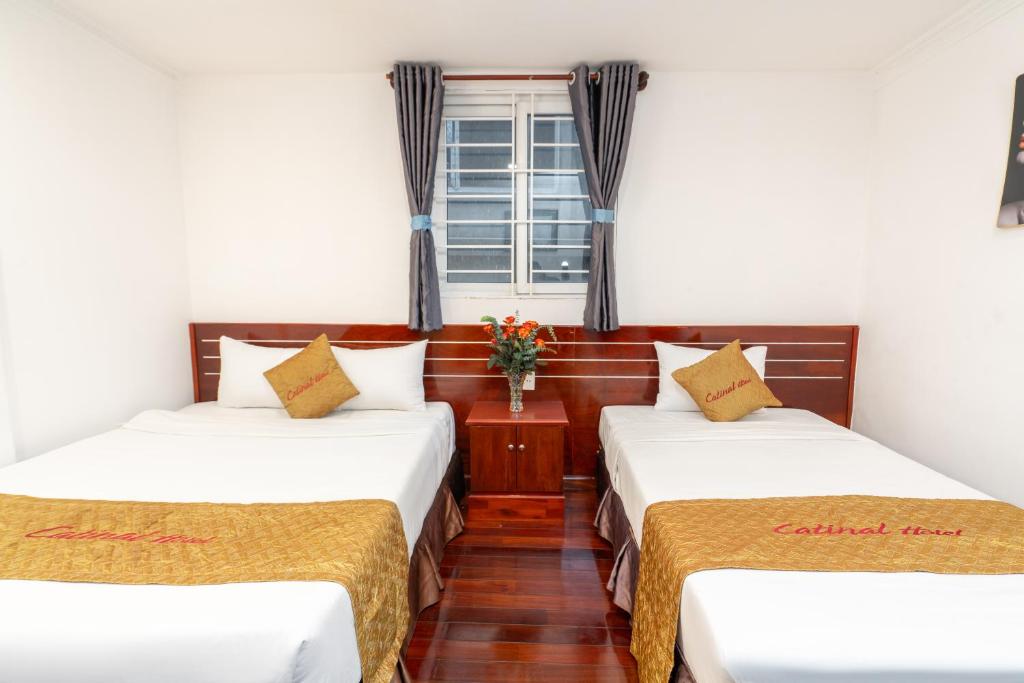 Postel nebo postele na pokoji v ubytování Danang Catinal Riverside Hotel