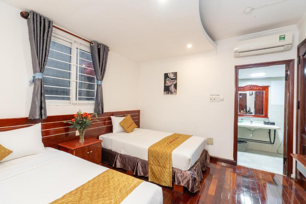 Postel nebo postele na pokoji v ubytování Danang Catinal Riverside Hotel