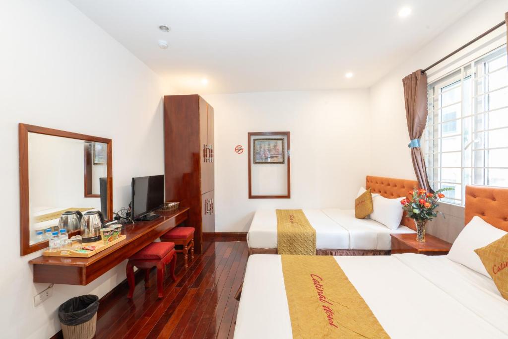 Postel nebo postele na pokoji v ubytování Danang Catinal Riverside Hotel