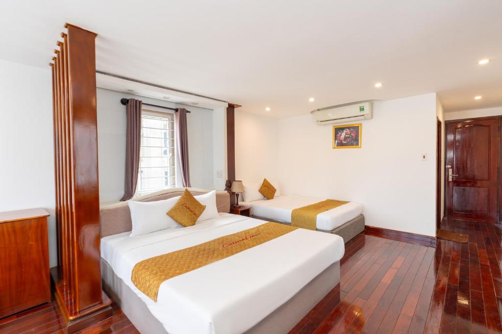 Postel nebo postele na pokoji v ubytování Danang Catinal Riverside Hotel
