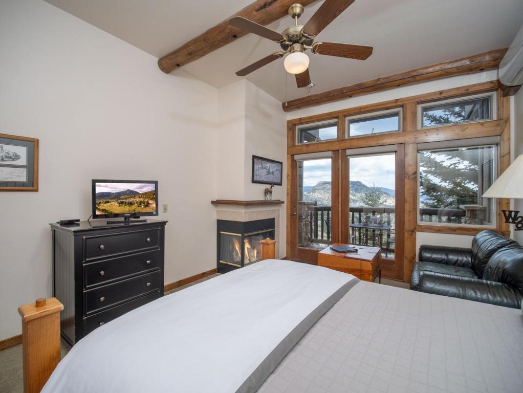 Taharaa Mountain Lodge - Queen Suite