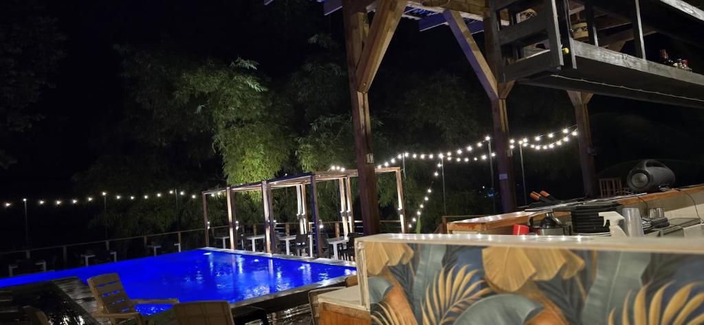 Bazén v ubytování Bamboo Lodge nebo v jeho okolí