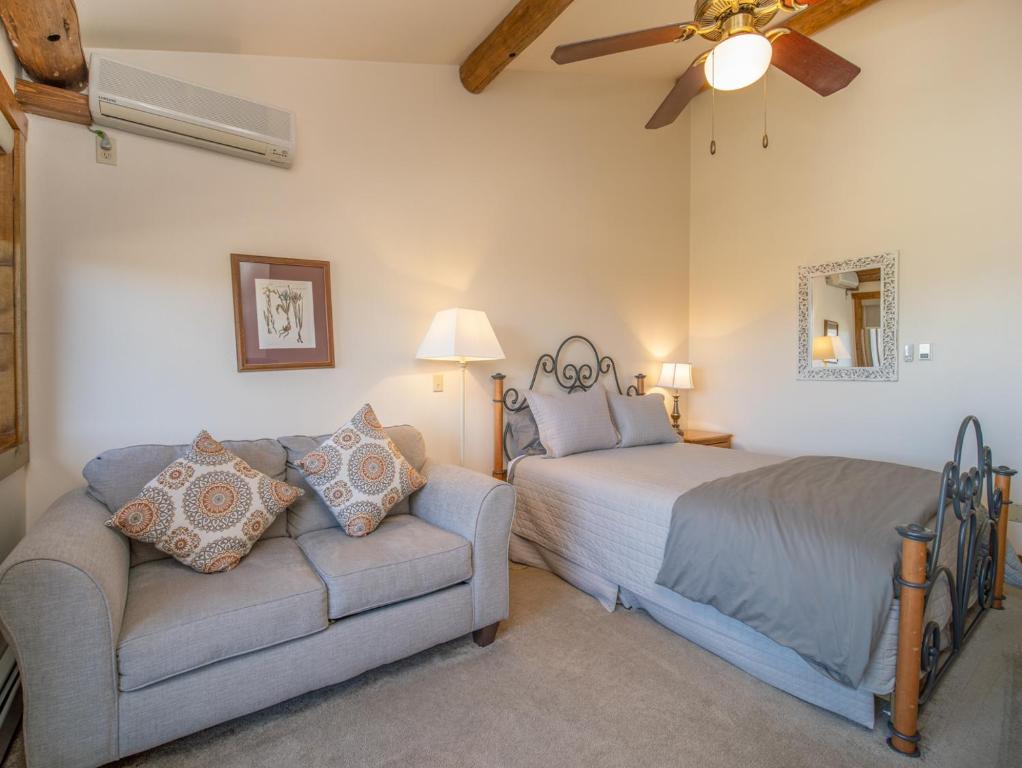 Taharaa Mountain Lodge - Queen Suite