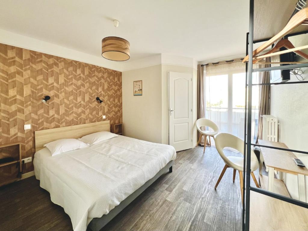 Postel nebo postele na pokoji v ubytování Hôtel Le Littoral - Berck sur Mer