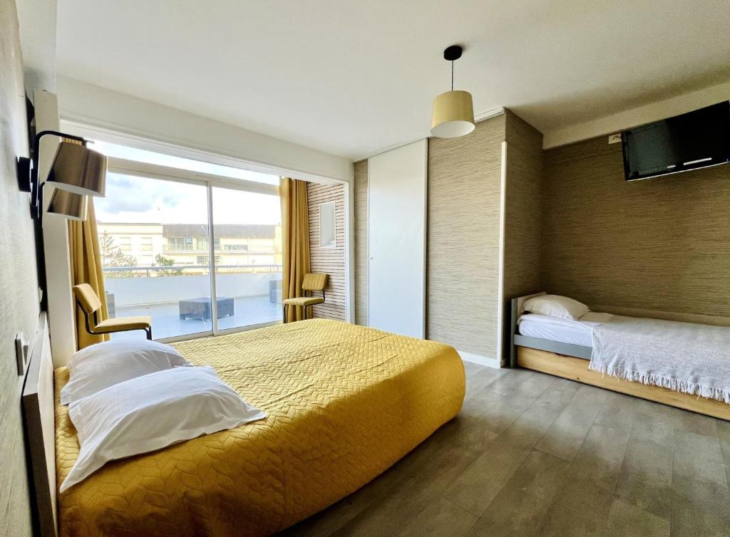 Postel nebo postele na pokoji v ubytování Hôtel Le Littoral - Berck sur Mer