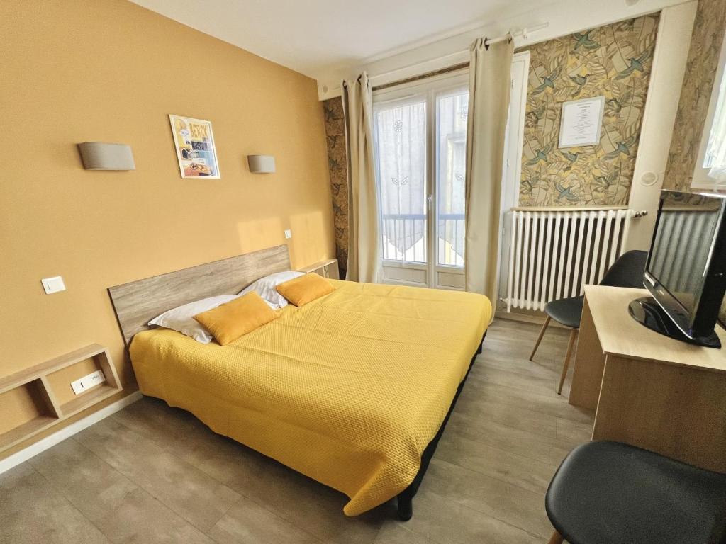 Postel nebo postele na pokoji v ubytování Hôtel Le Littoral - Berck sur Mer