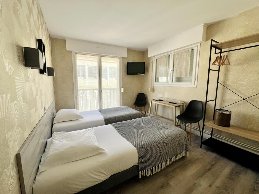 TV a/nebo společenská místnost v ubytování Hôtel Le Littoral - Berck sur Mer