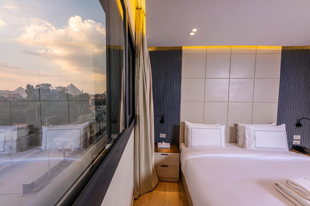 Postel nebo postele na pokoji v ubytování Remal Pyramids Hotel