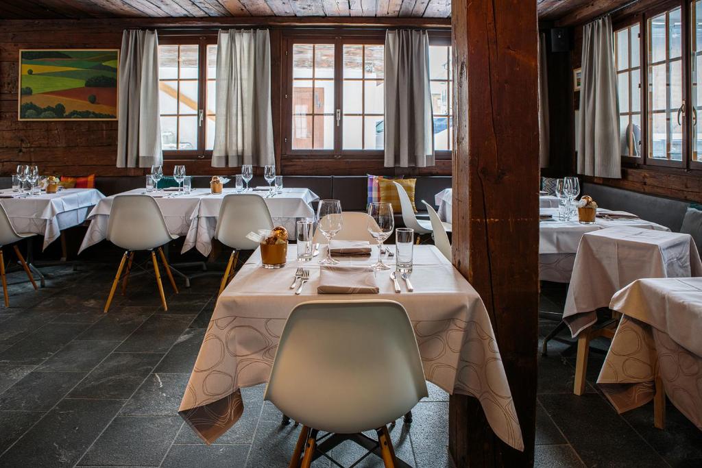 Restaurace v ubytování Hotel & Restaurant Zum Schwarzen Bären