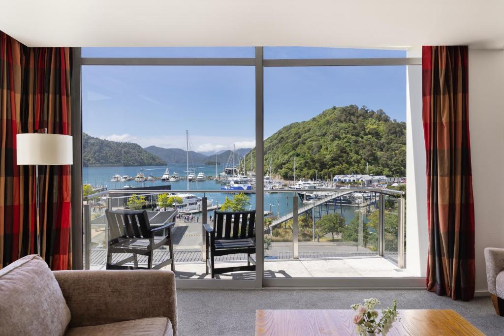 Edit Picton - Resim 17