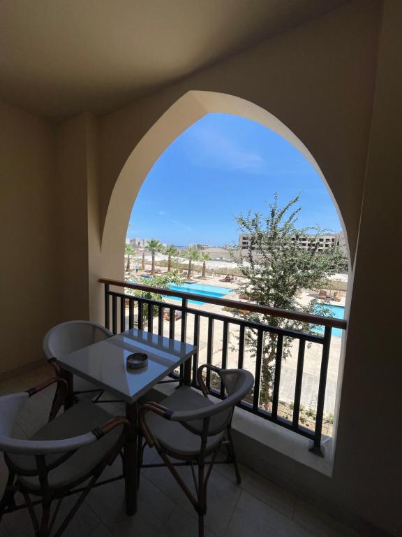 AlDau Heights Apartments - Apartment With Pool View
