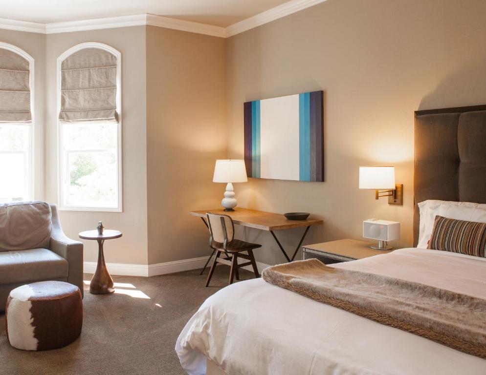 Postel nebo postele na pokoji v ubytování Wydown Hotel
