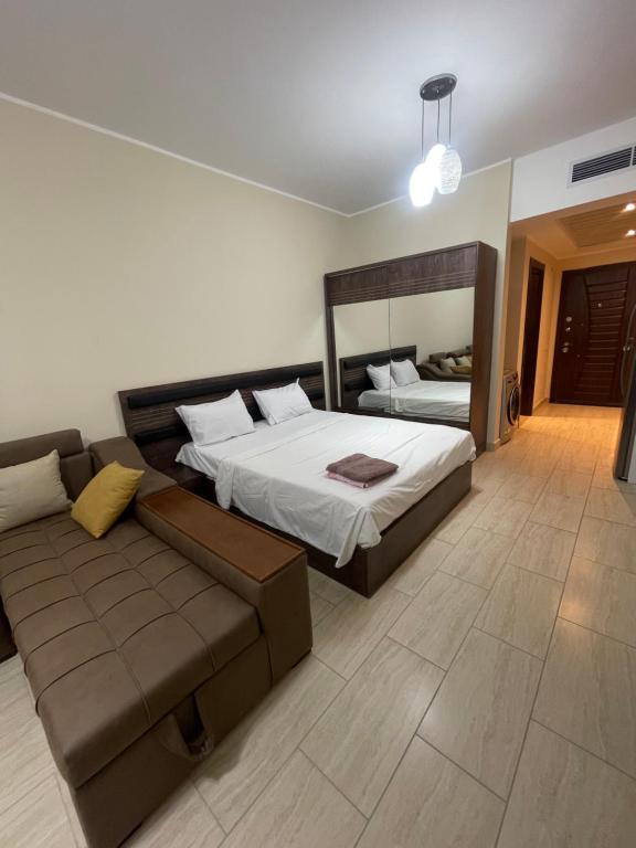 A bed or beds in a room at AlDau Heights Apartments