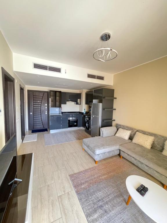 A kitchen or kitchenette at AlDau Heights Apartments