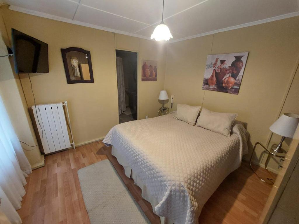 Postel nebo postele na pokoji v ubytování Hostal de la Avenida
