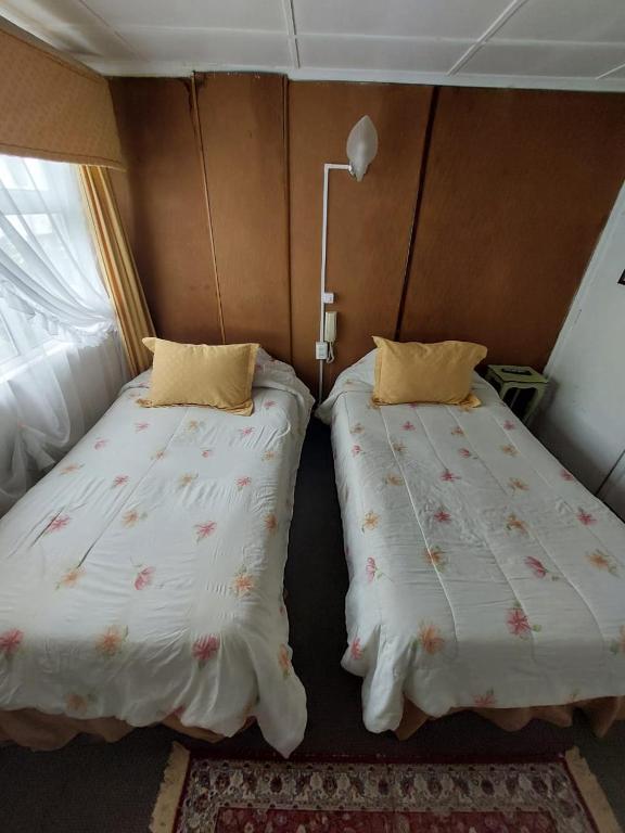Postel nebo postele na pokoji v ubytování Hostal de la Avenida