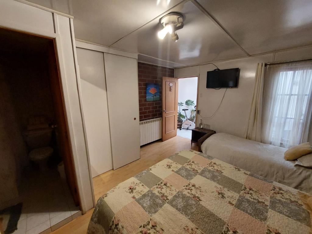 Postel nebo postele na pokoji v ubytování Hostal de la Avenida