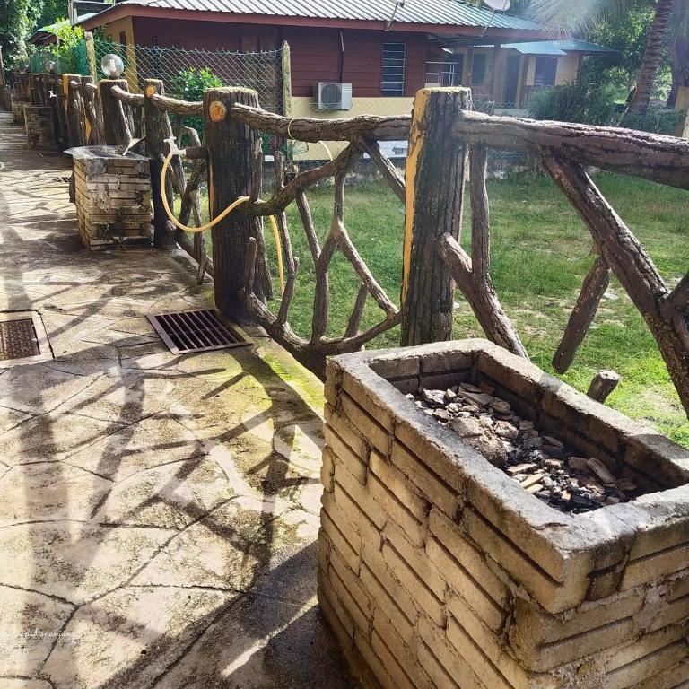 Zahrada ubytování KAMILA MOTEL TELUK SENANGIN