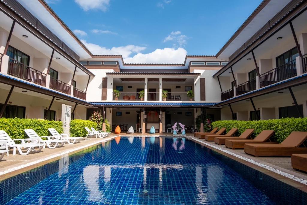 Bazén v ubytování Phangan Island View - SHA Extra Plus nebo v jeho okolí