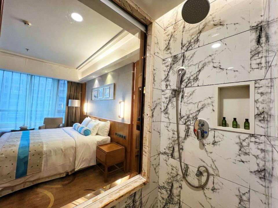 Menshine Gloria Plaza Hotel - Deluxe Queen Room