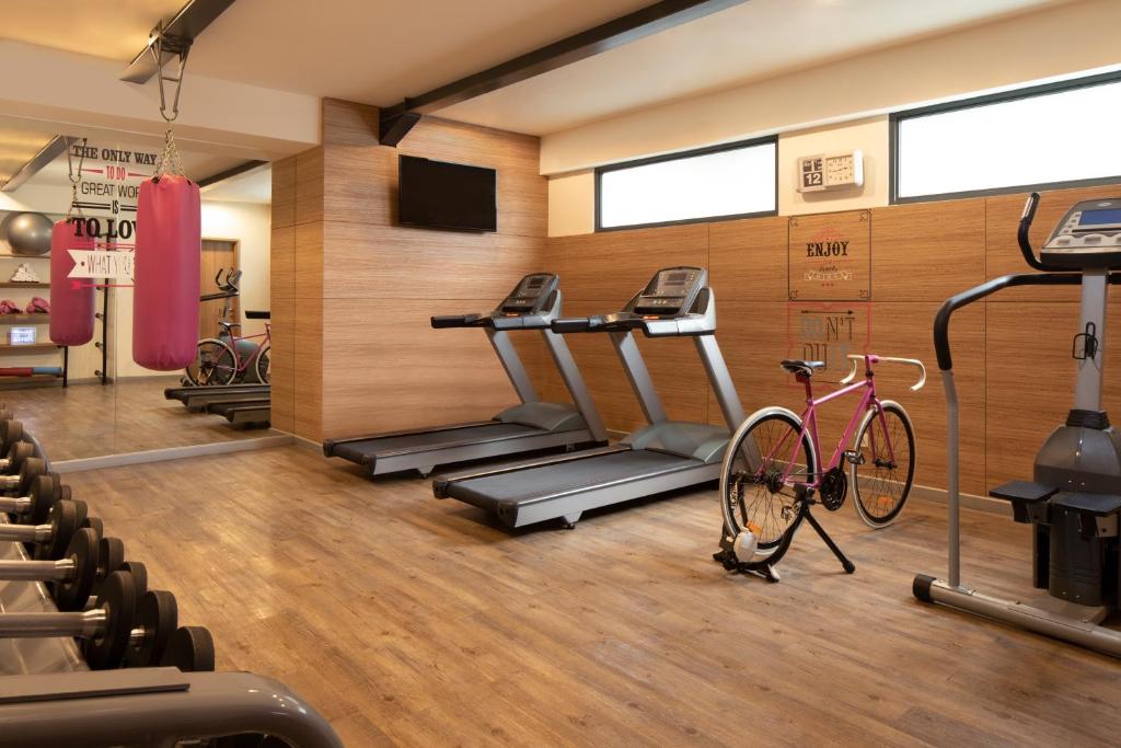 Fitness centrum a/nebo fitness zařízení v ubytování MOXY Bandung