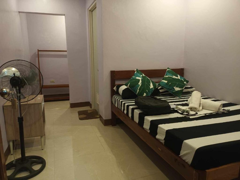 Postel nebo postele na pokoji v ubytování Mariah Guest House