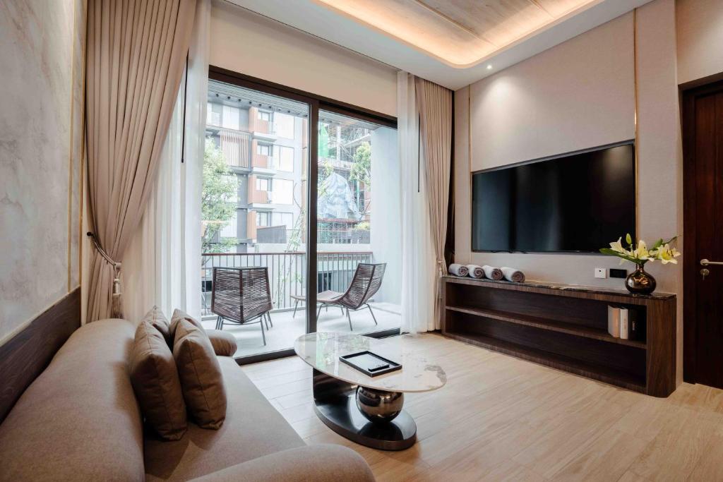 
Friend and Family Pool View
