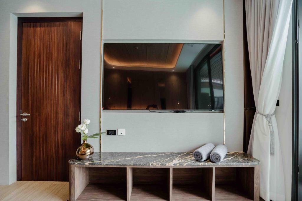 Richmann Resort Hotel Hatyai - Sunken Pool Access