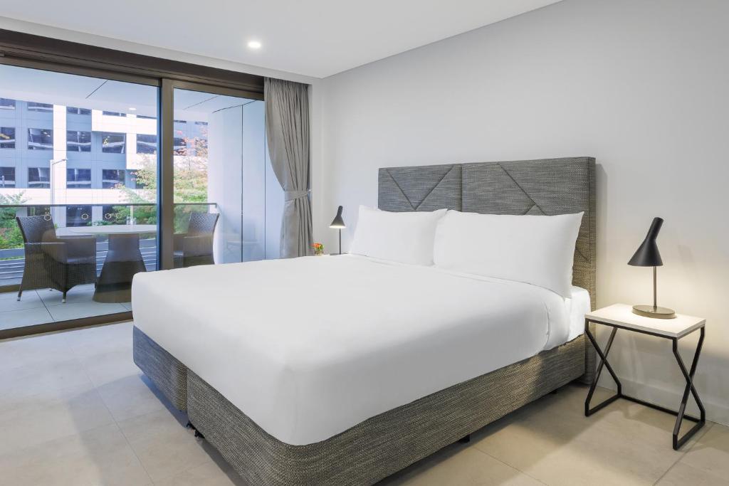 Meriton Suites Canberra - Resim 36
