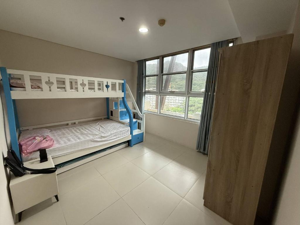 Postel nebo postele na pokoji v ubytování Pico De Loro Room Rate