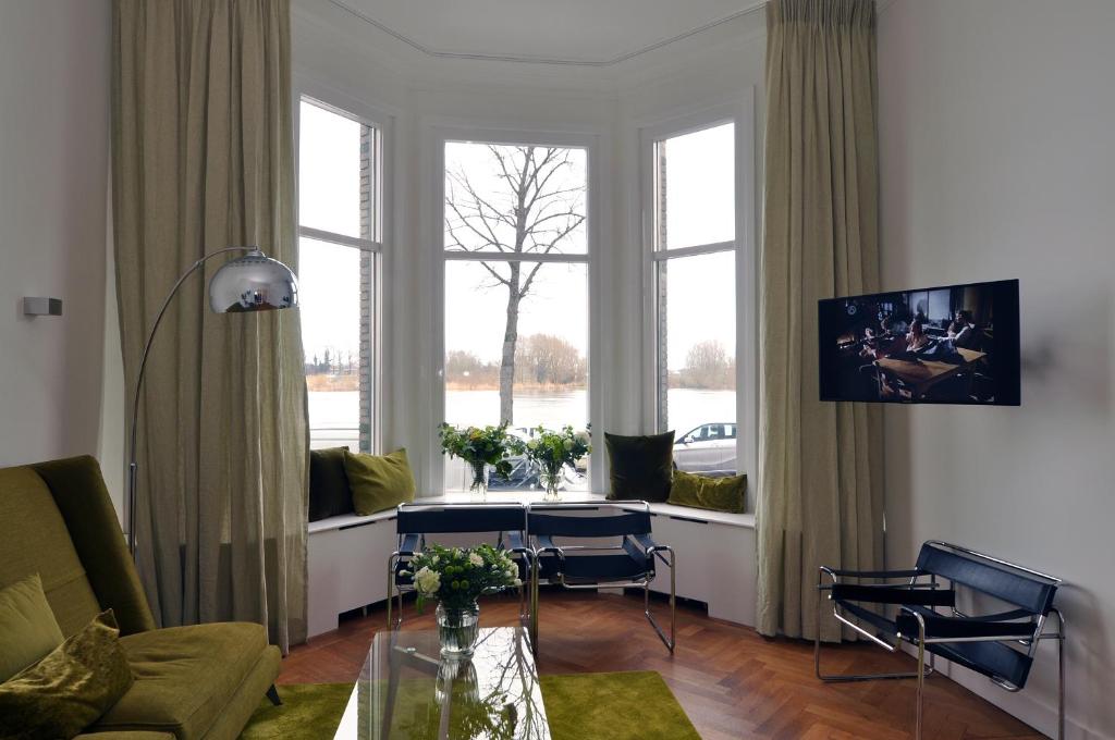 Een TV en/of entertainmentcenter bij Boetiek Hotel Kampen
