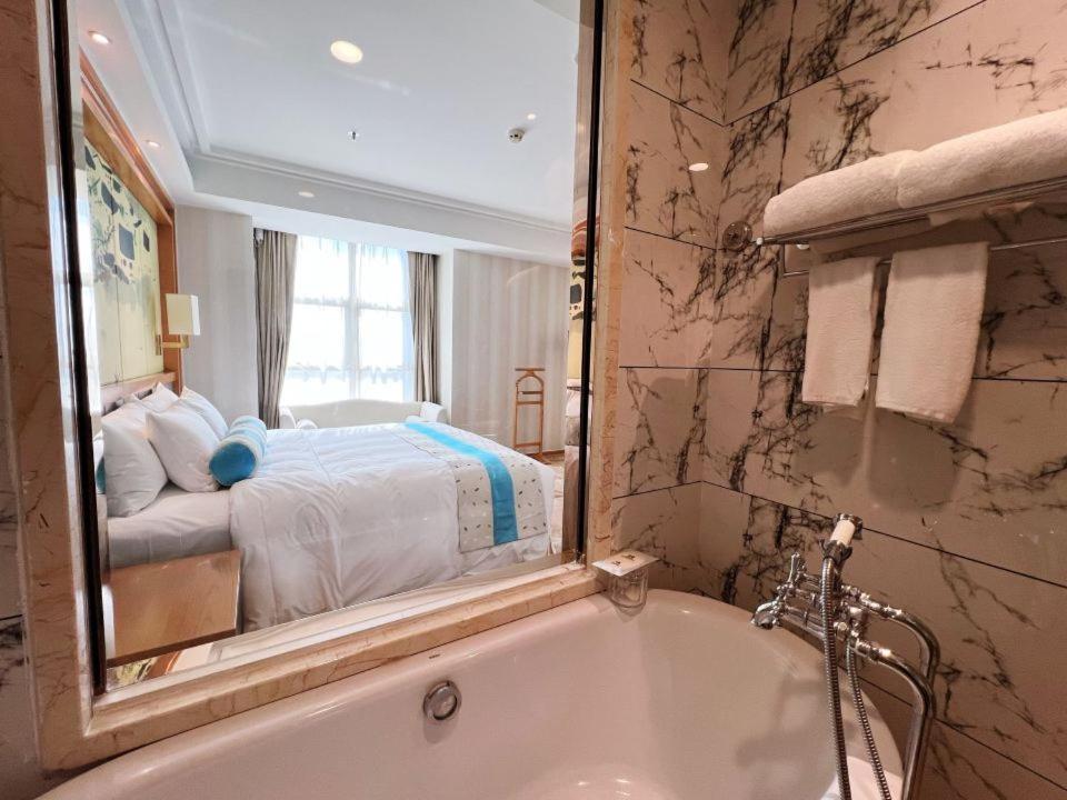 Menshine Gloria Plaza Hotel - Superior Suite