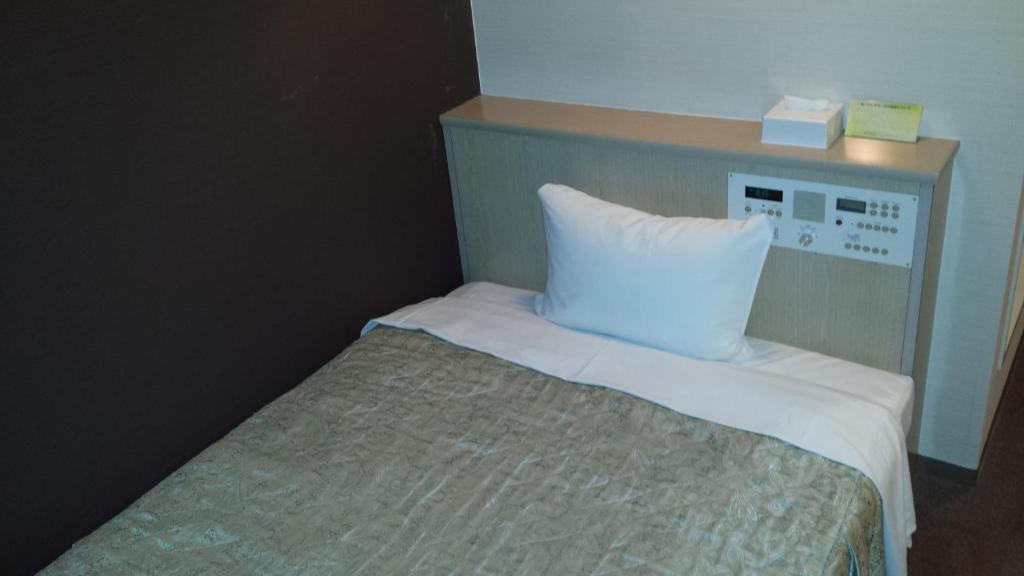 Postel nebo postele na pokoji v ubytování Uwajima Regent Hotel