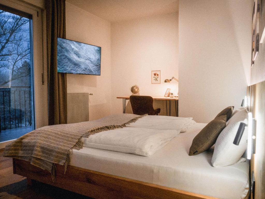 Posteľ alebo postele v izbe v ubytovaní Bergblick Apartment in Zentrumsnähe mit Garage