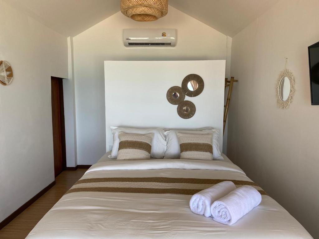 Ένα ή περισσότερα κρεβάτια σε δωμάτιο στο Cozy Beachfront Bungalow