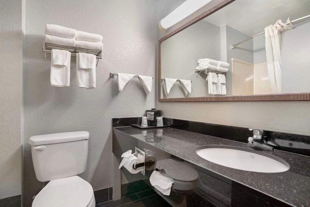 Quality Inn & Suites Birmingham - Highway 280 photo