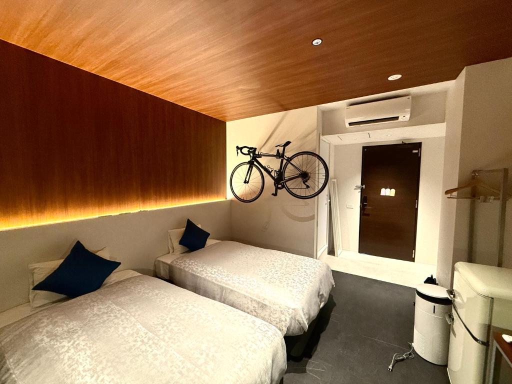Bakery Hotel SHIRAHAMA ベーカリーホテル シラハマにあるベッド