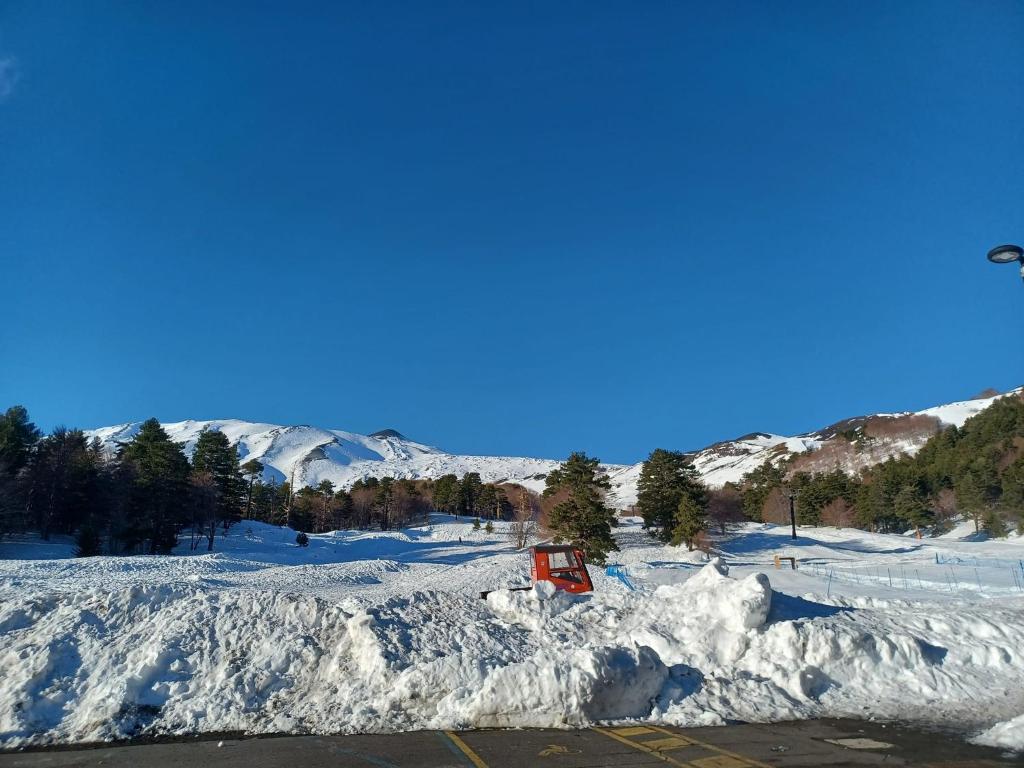Obiekt Casa Holiday Sea Etna Di Enza zimą