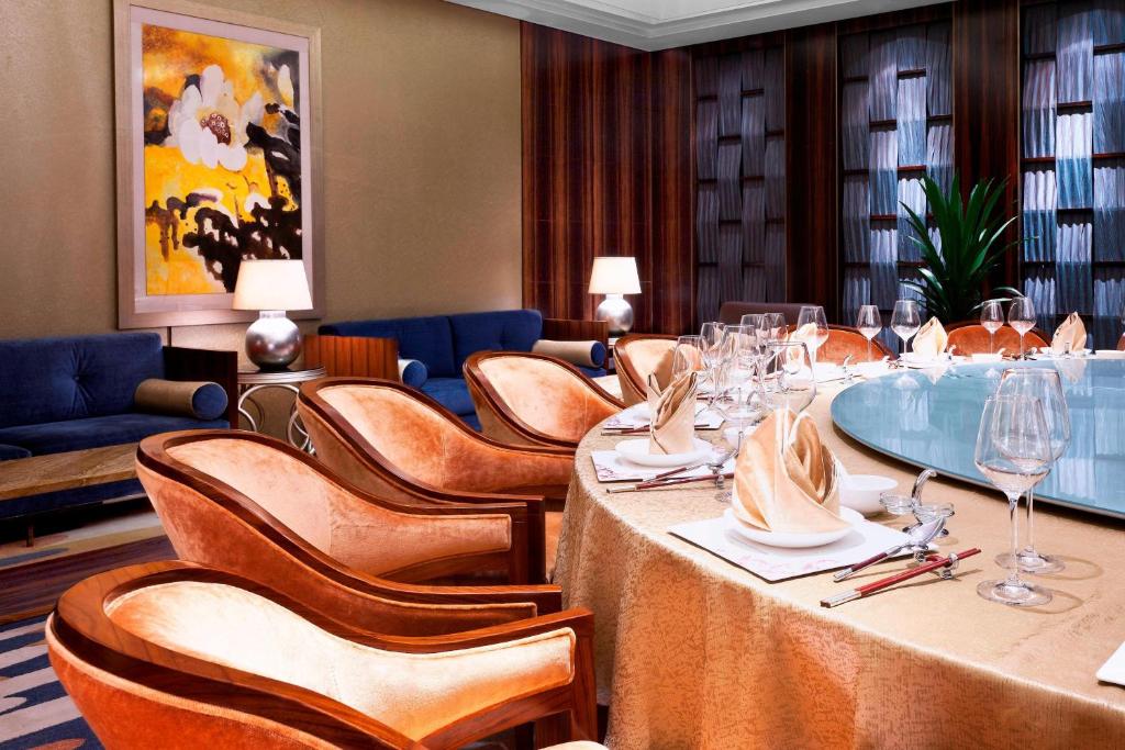 Posezení v ubytování Sheraton Grand Beijing Dongcheng Hotel