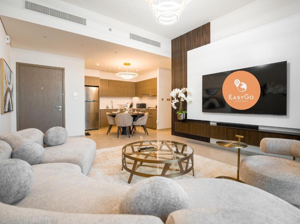 TV a/nebo společenská místnost v ubytování EasyGo-Core Luxury 2BDR in Grande Signature Res panoramic view