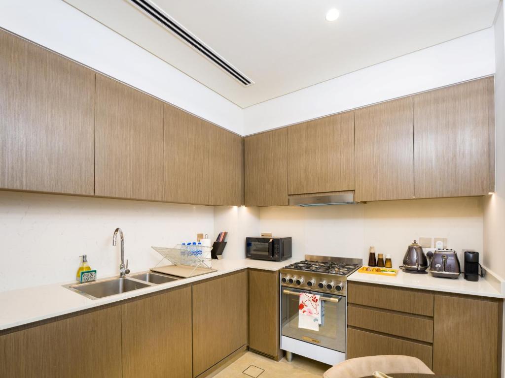 Kuchyň nebo kuchyňský kout v ubytování EasyGo-Core Luxury 2BDR in Grande Signature Res panoramic view