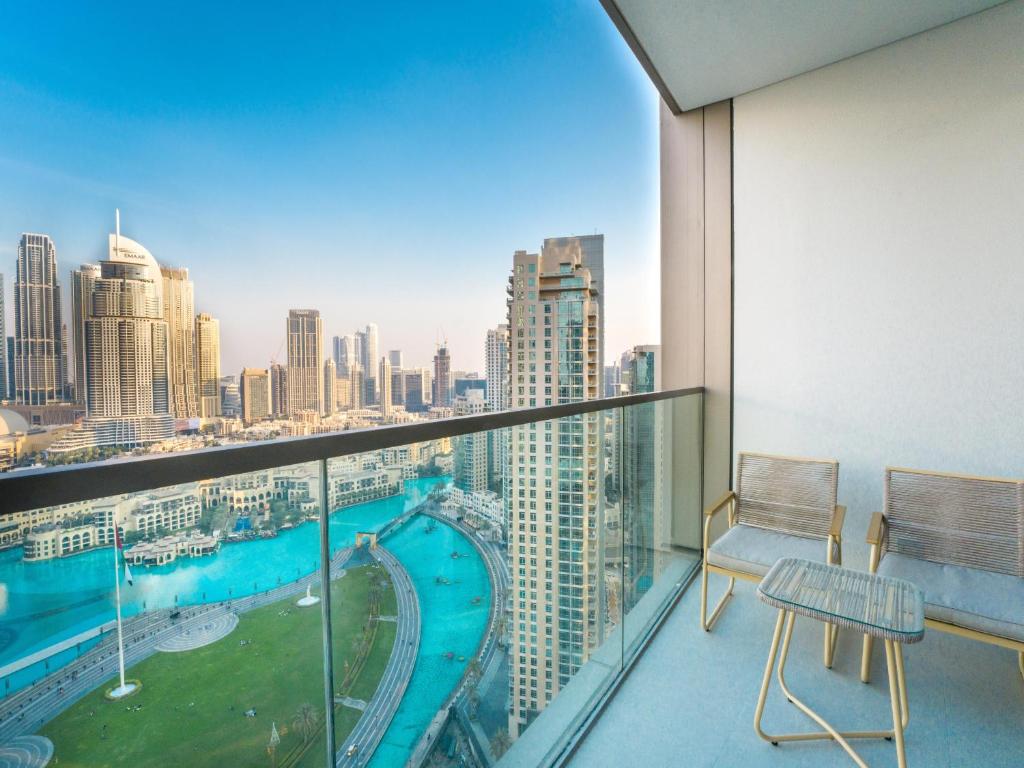 Bazén v ubytování EasyGo-Core Luxury 2BDR in Grande Signature Res panoramic view nebo v jeho okolí