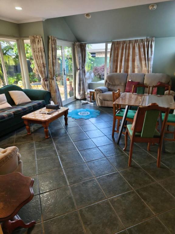 Susan's Holiday House - Resim 16