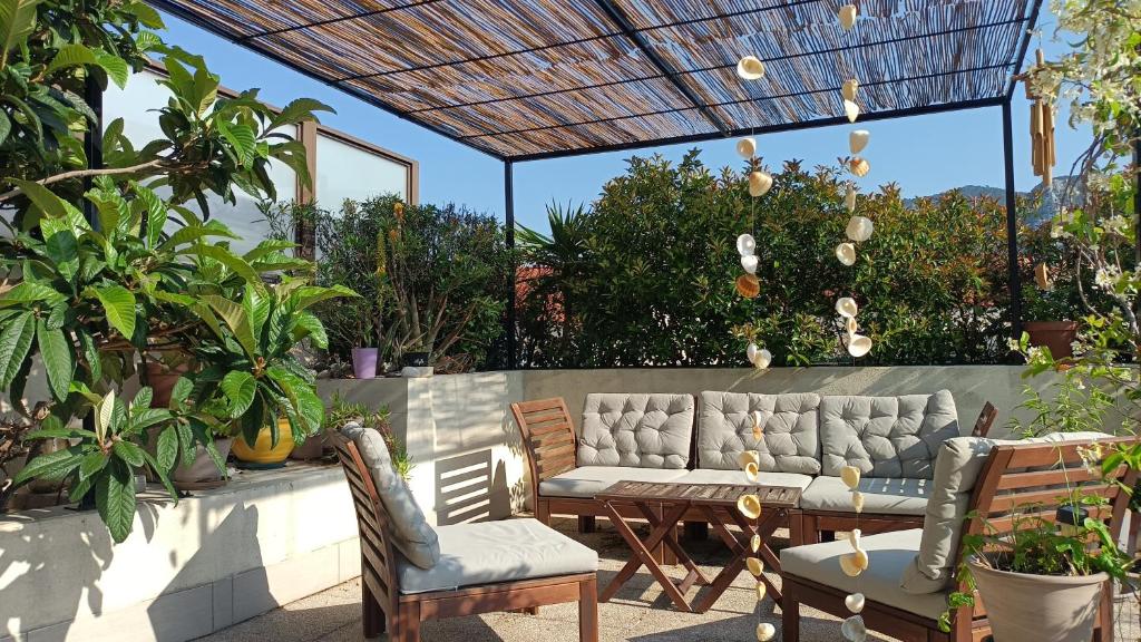 Taman di luar Chambre calme ouvrant sur magnifique rooftop