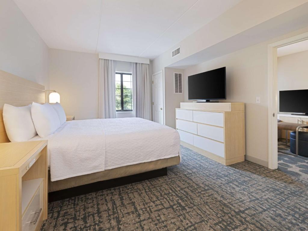 TV a/nebo společenská místnost v ubytování Homewood Suites by Hilton Parsippany-Troy Hills